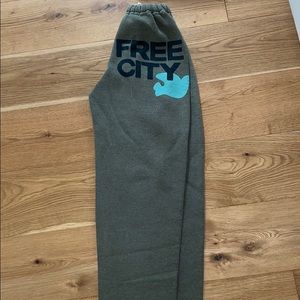 Free city sweats size S